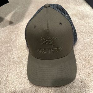 Arctreyx hat new!